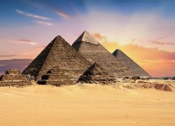 pyramids-2159286_1280